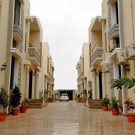 Zifan Hotel&Suites Karatschi Exterior foto
