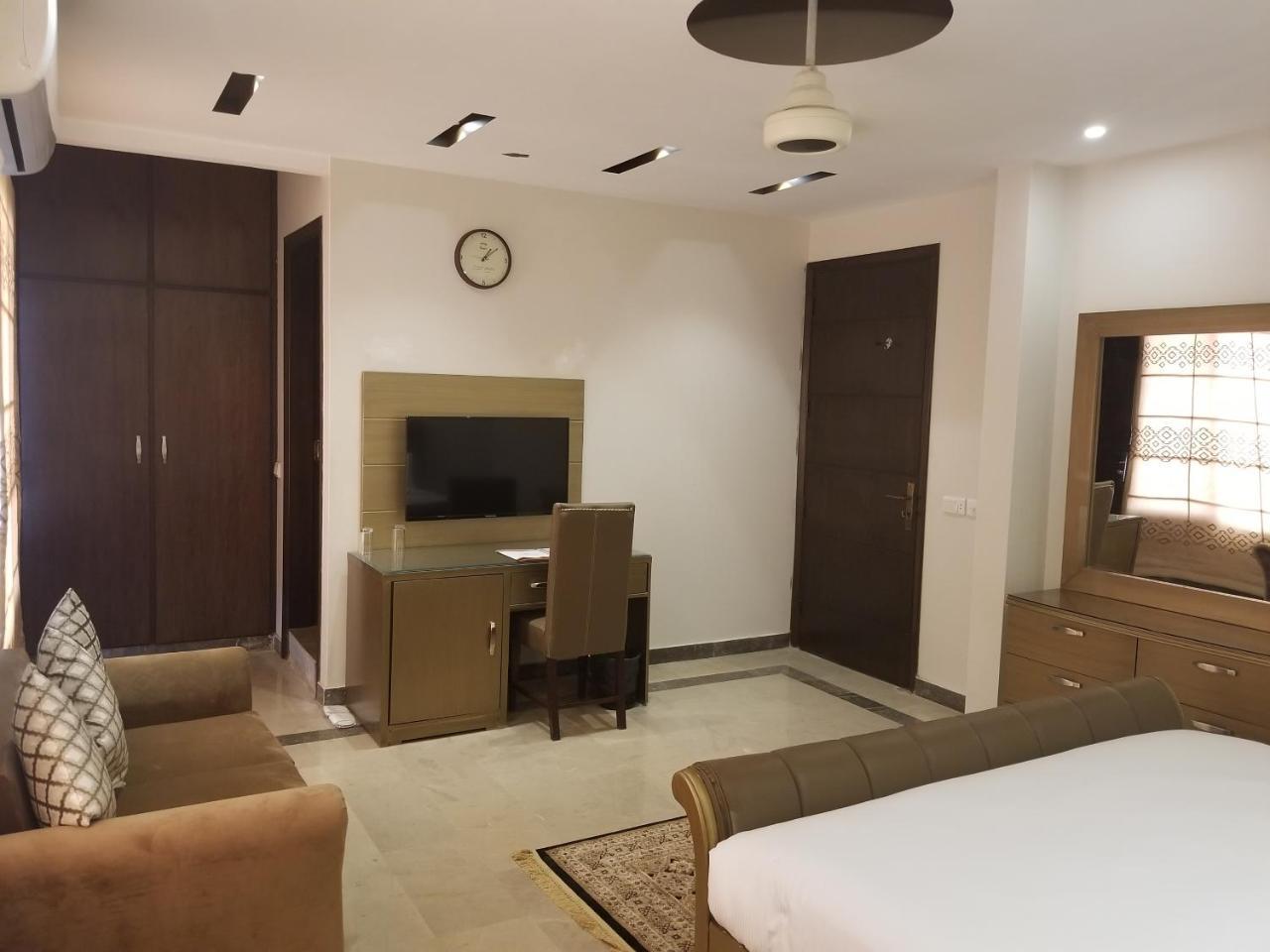 Zifan Hotel&Suites Karatschi Exterior foto