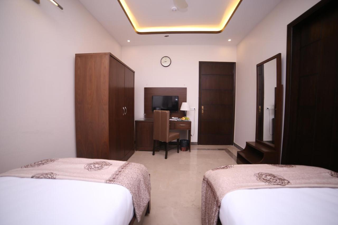Zifan Hotel&Suites Karatschi Exterior foto