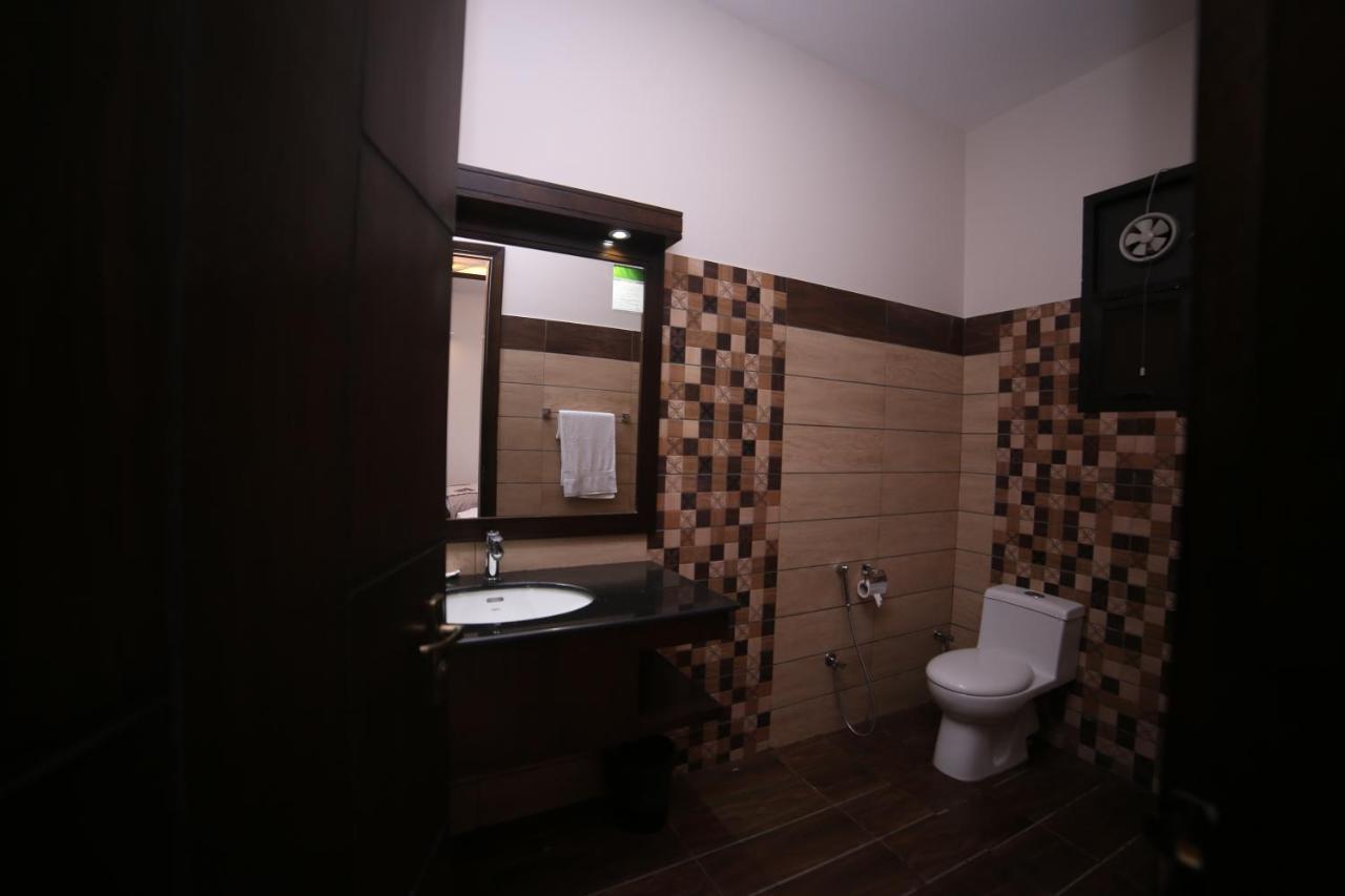 Zifan Hotel&Suites Karatschi Exterior foto